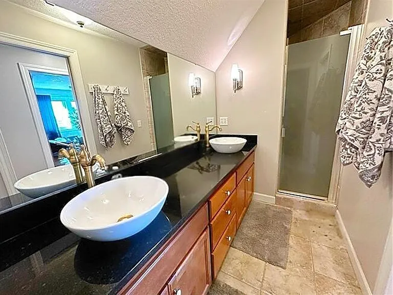 5760 Oakview Ln N — Photo 20