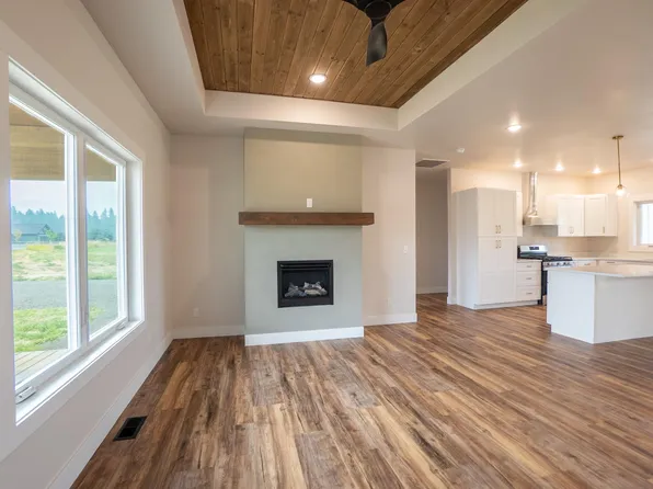24 Beulah Pl, Moyie Springs, ID 83845