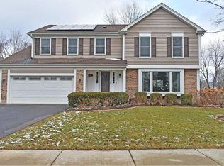 935 Holly Cir, Lake Zurich, IL 60047