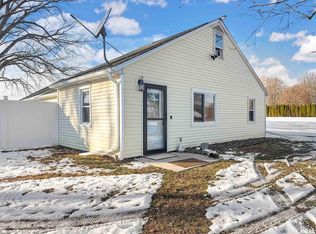 17893 Red Shale Hill Rd, Pekin, IL 61554