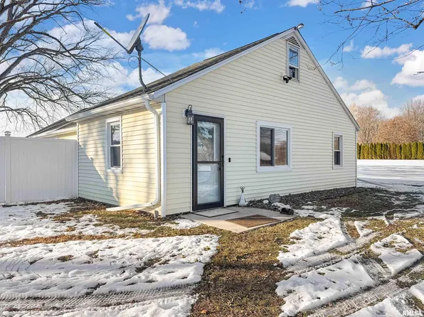 17893 Red Shale Hill Rd, Pekin, IL 61554