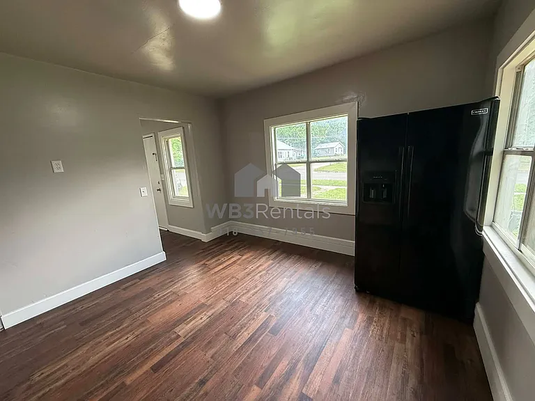 917 N Vinita Ave — Photo 8