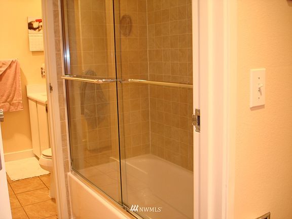 4th image of 4601 Grandview Drive W