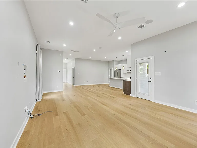 304 Hogan St — Photo 11