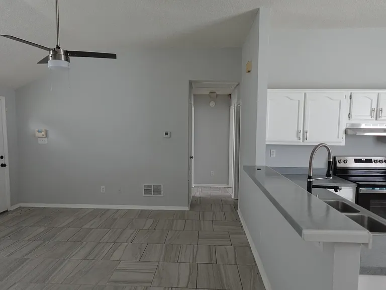 4235 Wagon Trail Cv — Photo 8
