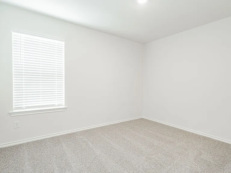 916 Sunrise Ln — Photo 24