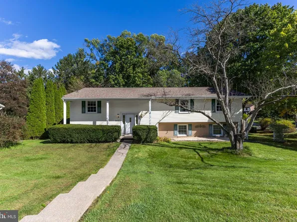 1023 Saxton Dr, State College, PA 16801