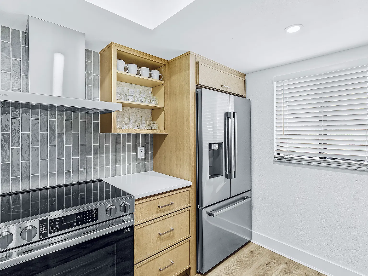 2 bed, 840 sqft, $1,700 — Photo 2