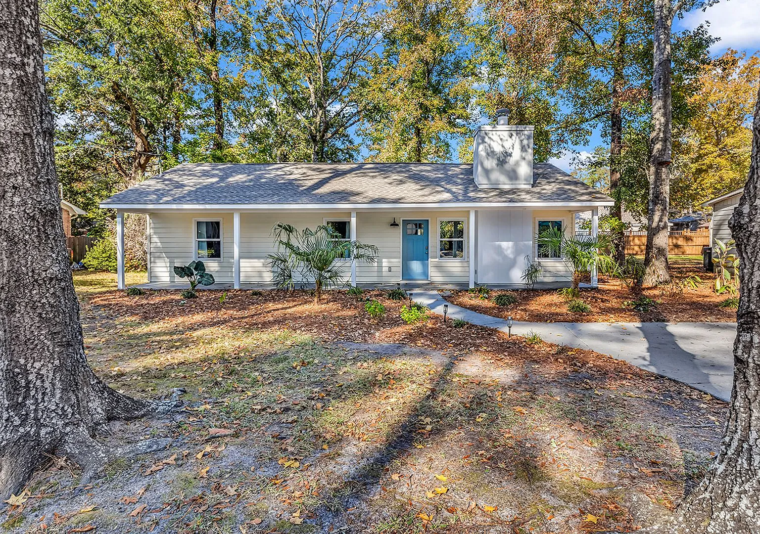 Fully upgraded, Pet-Friendly, Three Bedroom Furnished Home is Now Available in NMB! — Photo 1