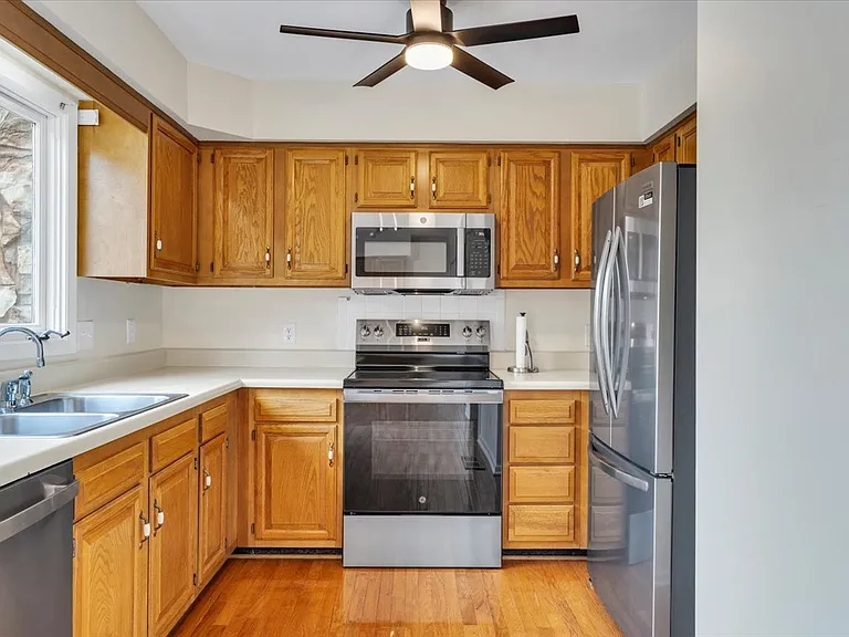 3420 Londonderry Ct — Photo 6