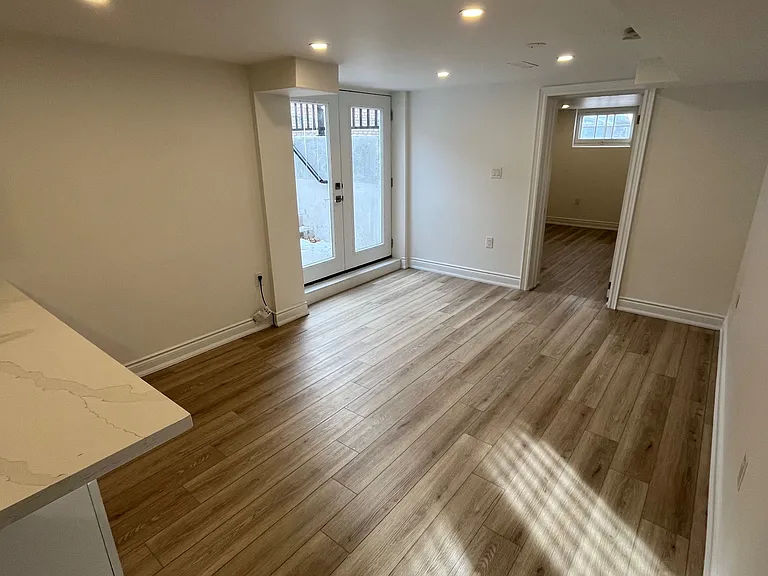 54 Riverdale Dr #LOWER — Photo 5