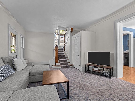 4th image of 306 W Wisconsin Ave