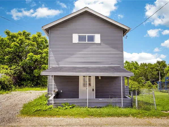 6 Hemlock St W, Bairdford, PA 15006