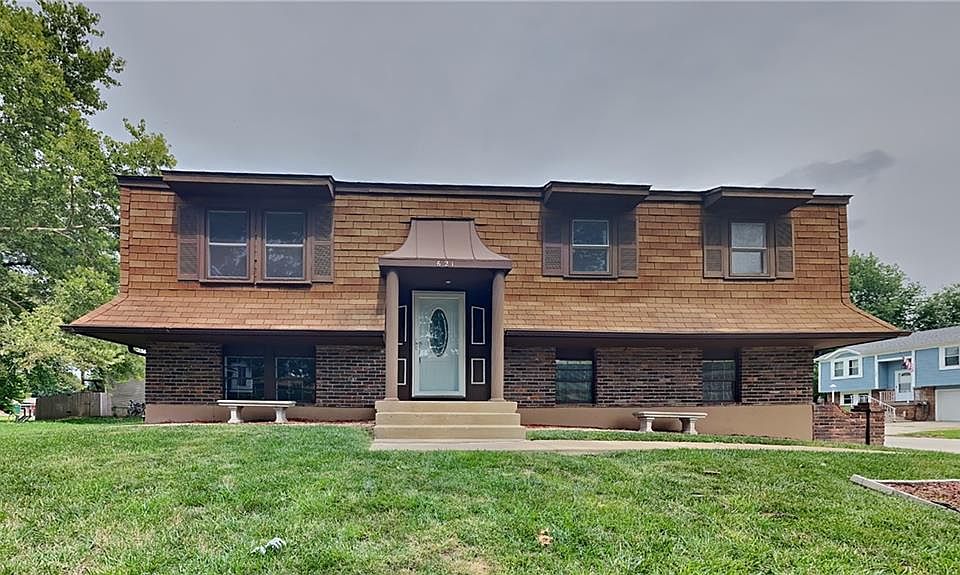 1st image of 621 Trant St