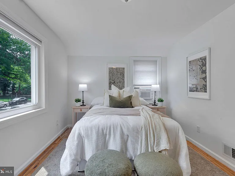 2842 30th St NE — Photo 7