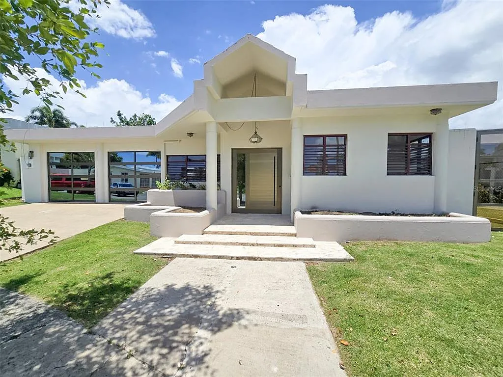 Building Photo - 701 Calle Azorin