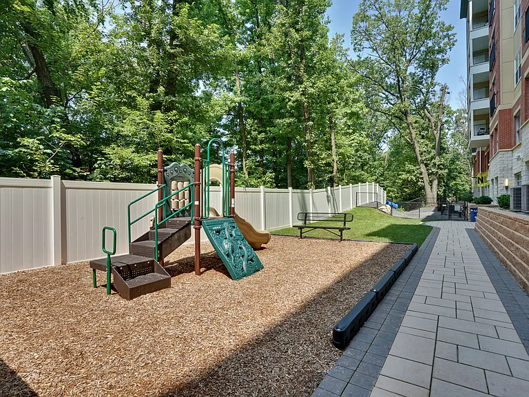 Amara at Metropark — Photo 32