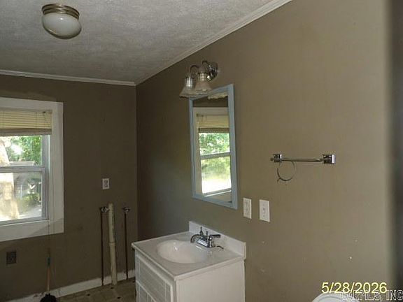 2nd image of 303 Schoonover St