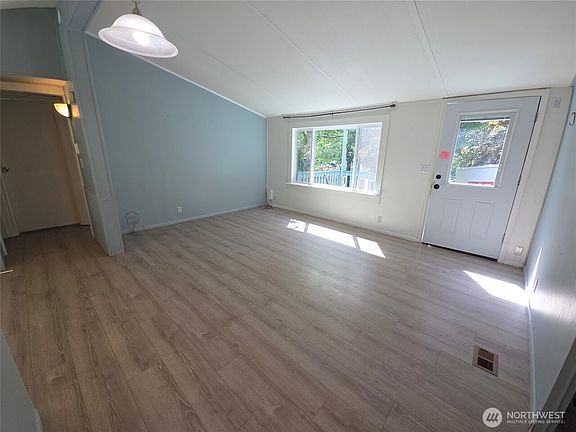 5th image of 482 Hilltop Drive