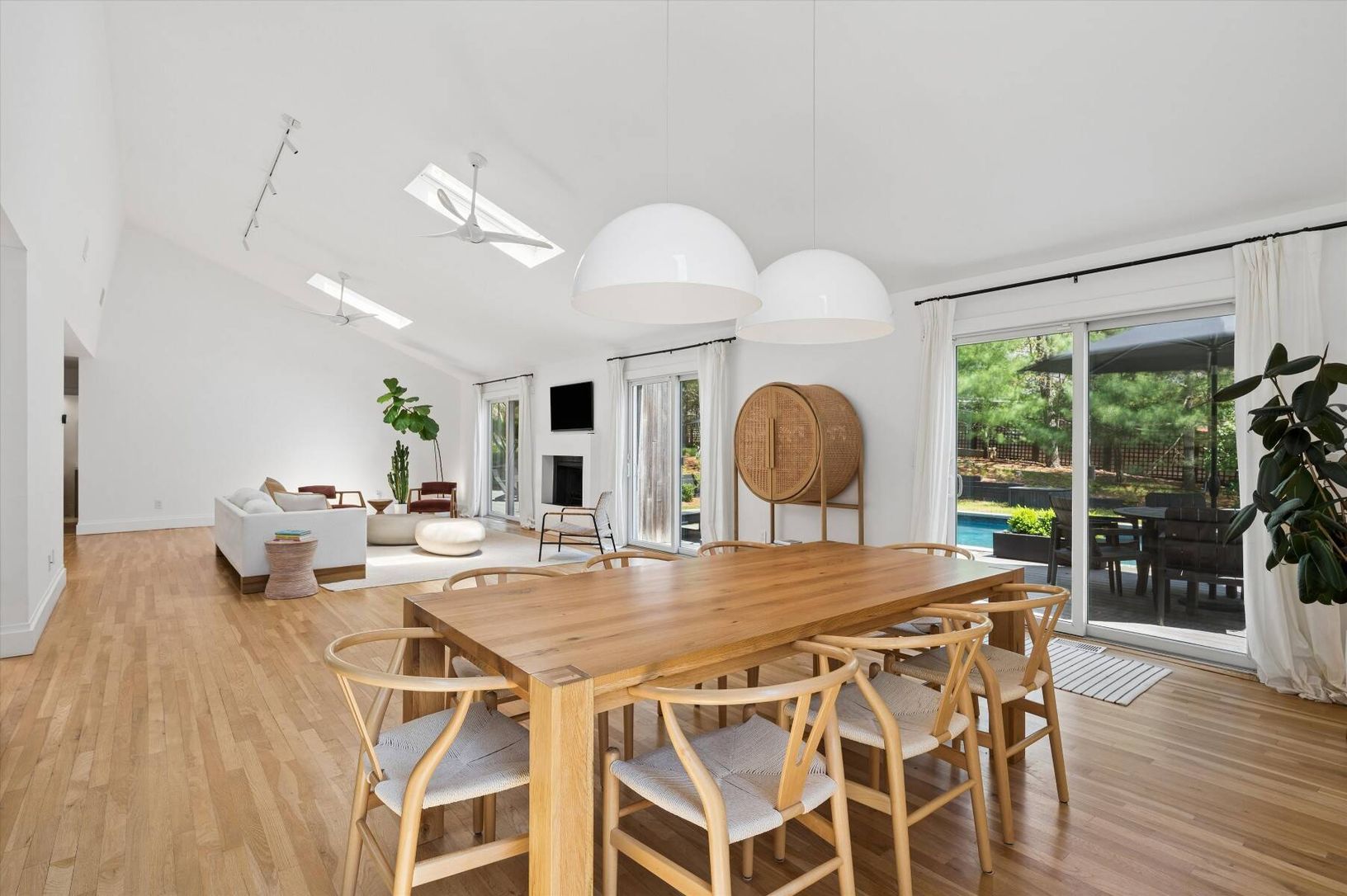  Seamless Indoor-Outdoor Flow