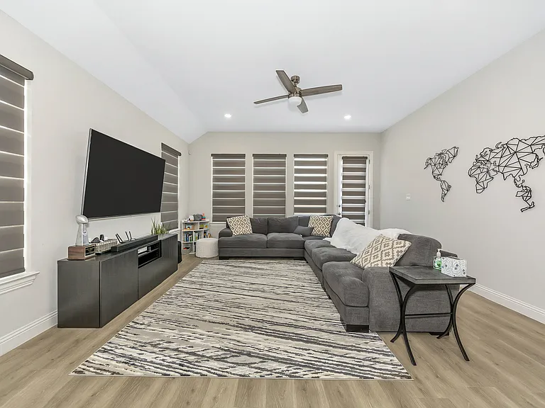 2124 Bailey St — Photo 13