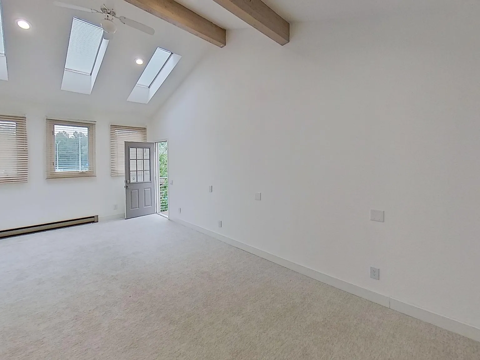 5 bed, 3.5 bath, 3426 sqft, $4,895 — Photo 4