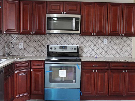 4th image of 83 E 9th St
