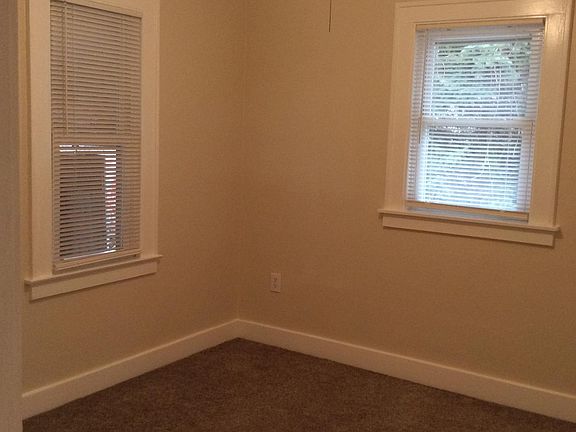 3rd image of 3858 Loraine Ave SW