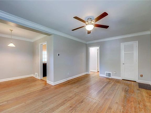 4th image of 7539 Belleview Ave