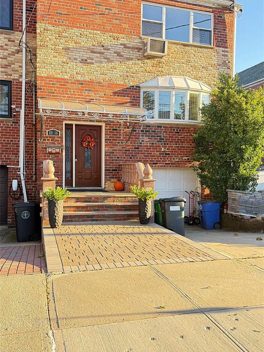 3 bed, 1.0 bath, 3025 sqft, $3,150 — Photo 1