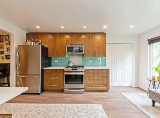 961 Yosemite Trl APT B, Roselle, IL 60172