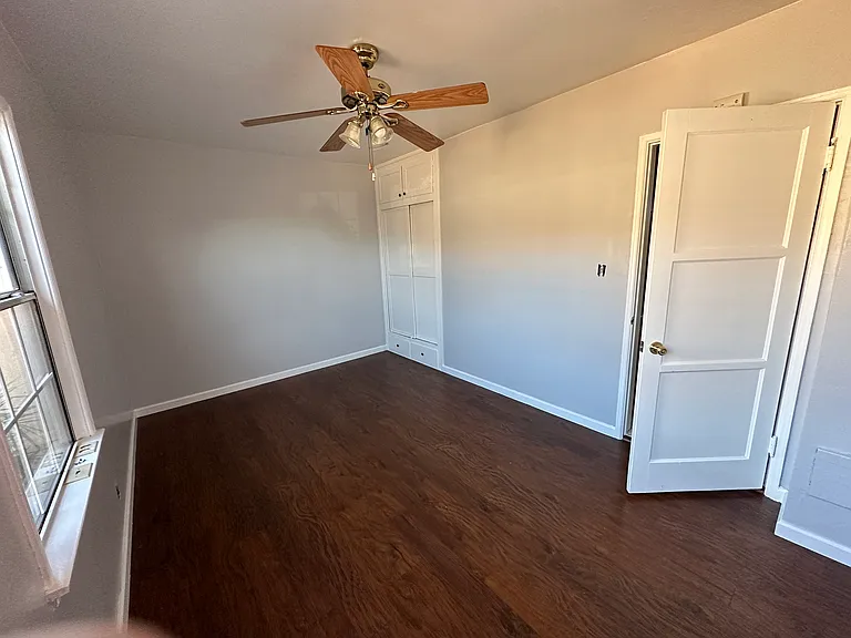 2530 Termino Ave — Photo 16