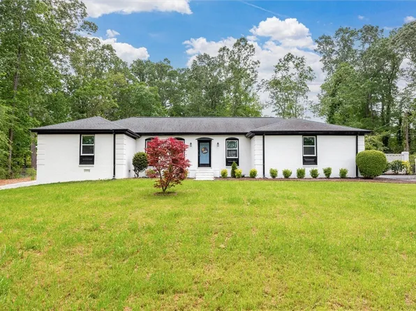 204 Sourwood Dr, Seneca, SC 29678