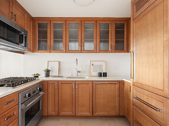 3rd image of 205 E 85th St APT 4E