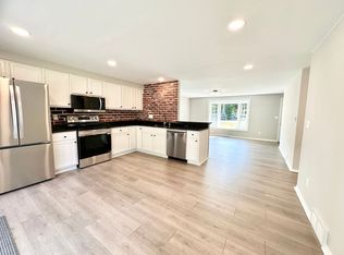 1325 Genesee St, Delafield, WI 53018