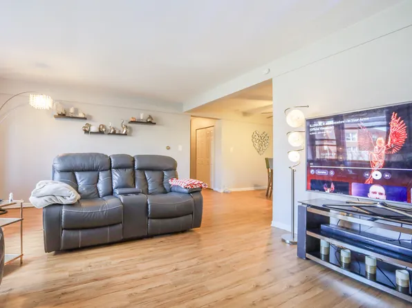 9012 Lamon Ave APT Ge, Skokie, IL 60077