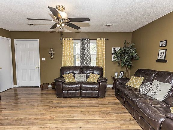 5th image of 255 Ayers Dr NE