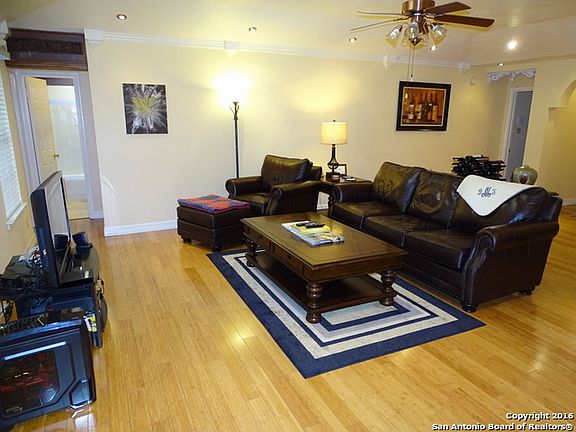 3rd image of 13131 Greensview Ln