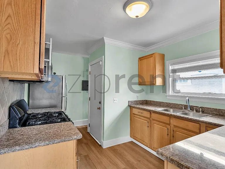 8521 Dowling St — Photo 15