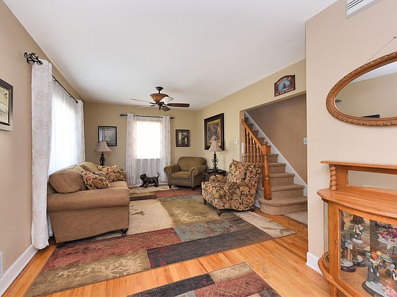 5th image of 223 Cushing Ave