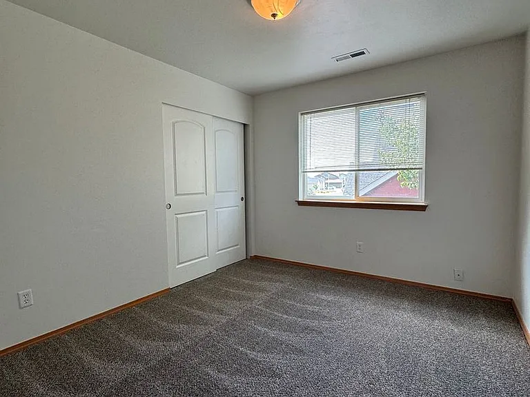 2210 N Clearview Dr — Photo 33