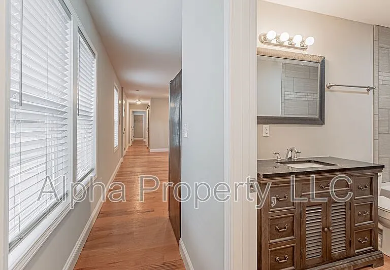 305 Buncombe St #A — Photo 8
