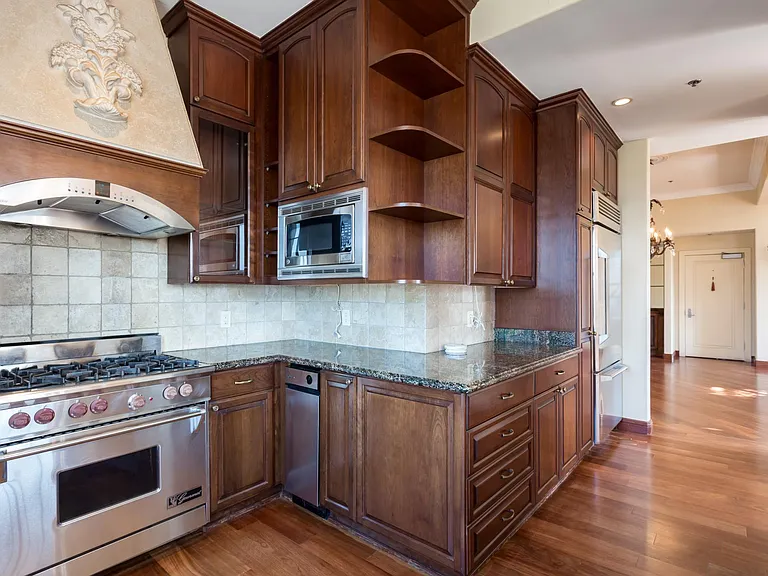 702 Ash St #1500 — Photo 11