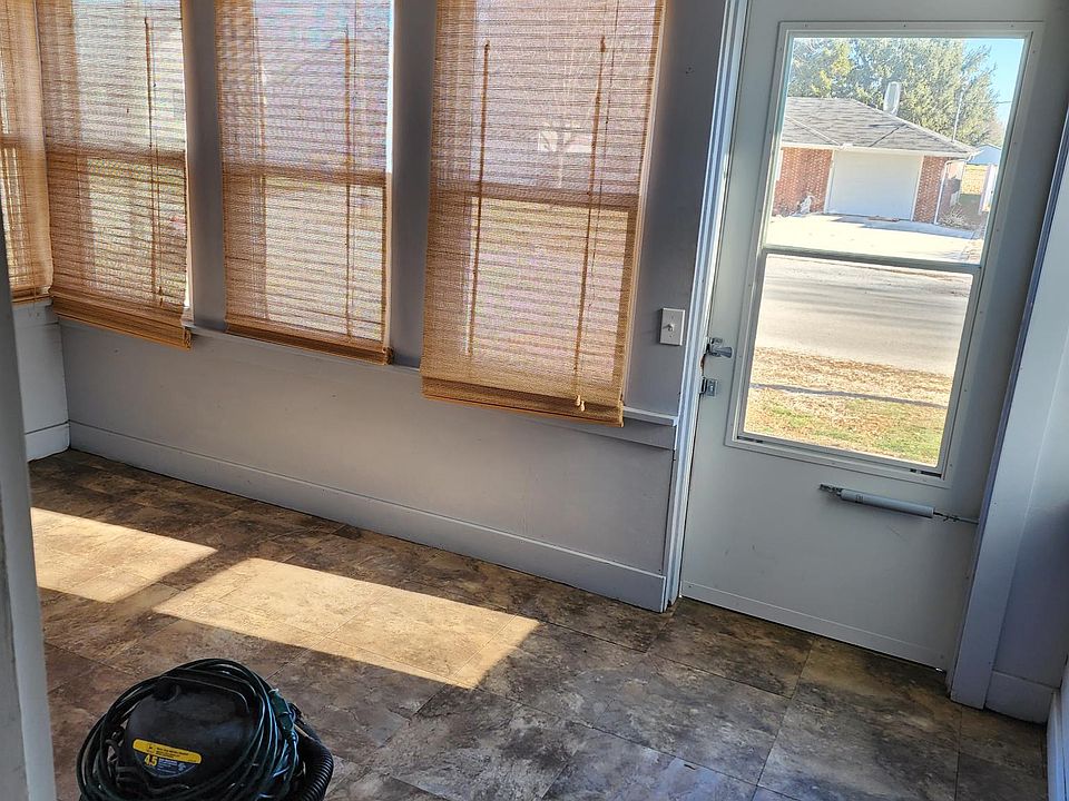 1st image of 623 N Russell Ave