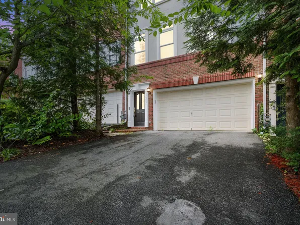 47565 Royal Burnham Ter, Sterling, VA 20165