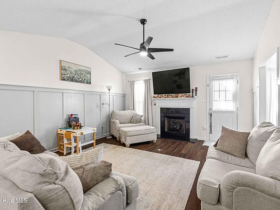 3rd image of 307 Haywood Drive
