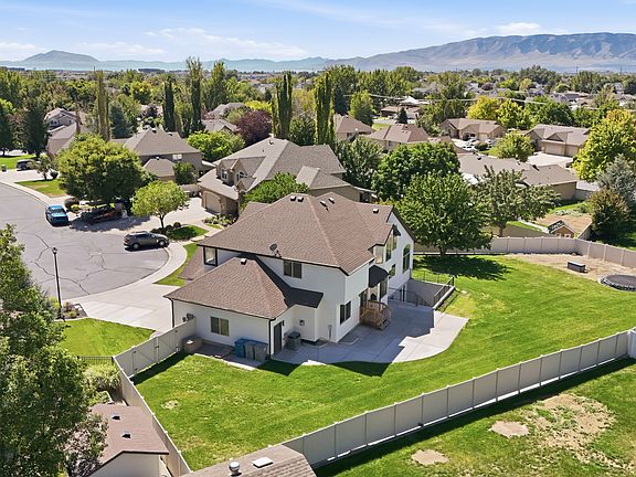 4th image of 1427 Narra Pl