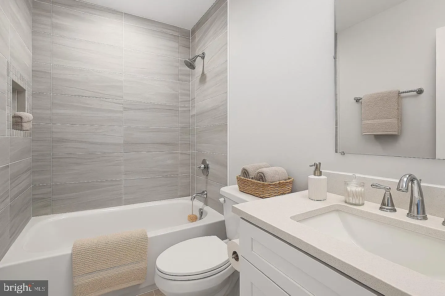 2 bed, 663 sqft, $2,200 — Photo 4