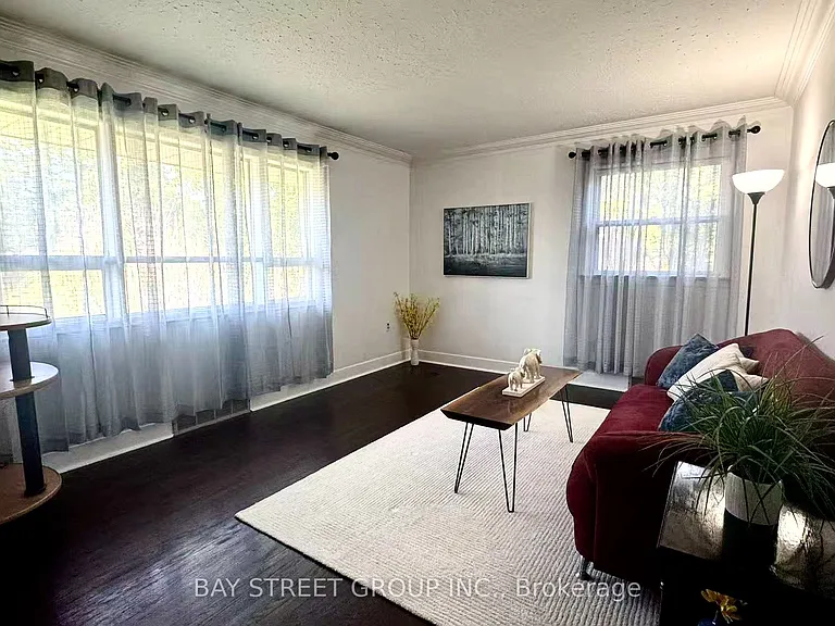 14 Macbeth Blvd — Photo 6