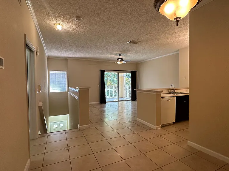 323 Arbor Lakes Cir — Photo 10